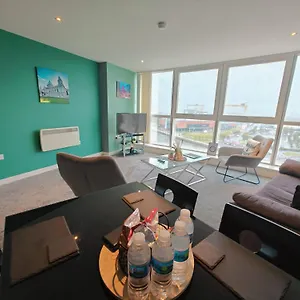 2br Stunning Centre Apartment